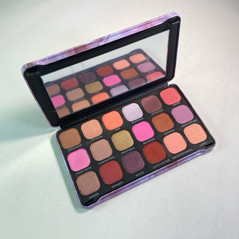 Makeup Revolution Eyeshadow Palette-Forever Flawless Unconditional Love+Freebie